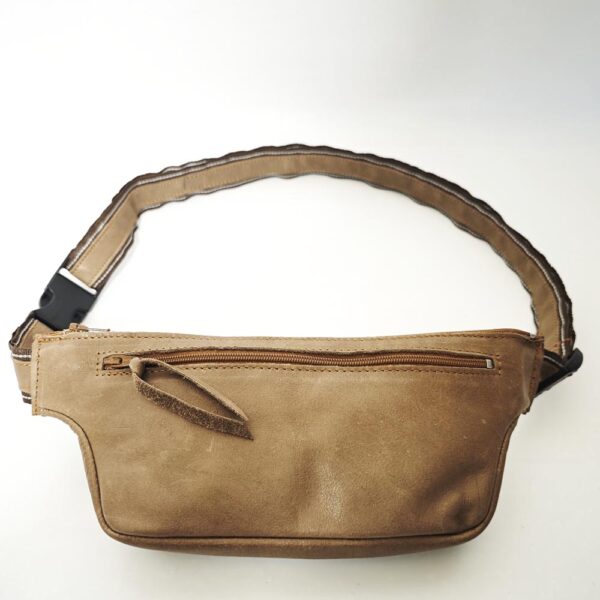 Riñonera de piel marrón taupe