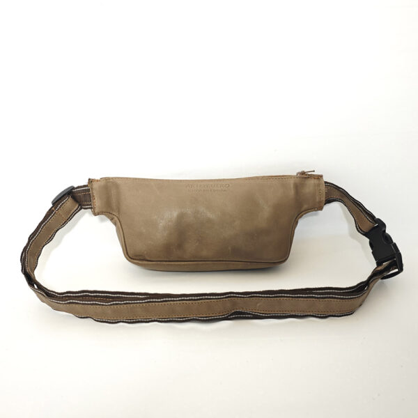 Riñonera de piel marrón taupe