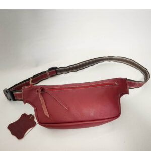 Riñonera de piel roja