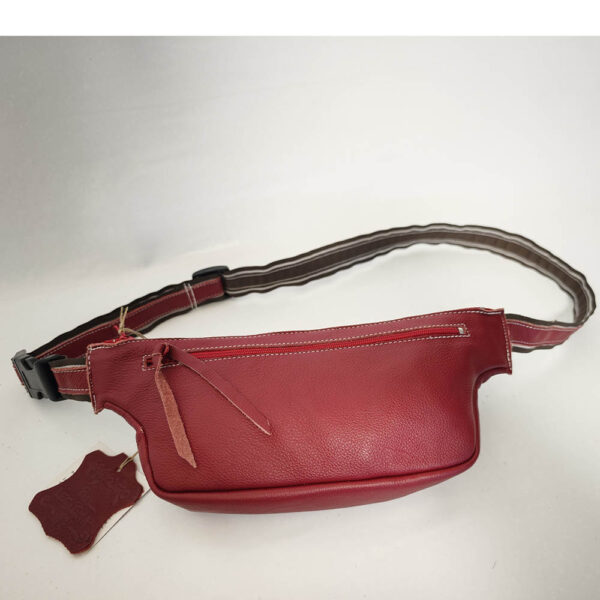 Riñonera de piel roja