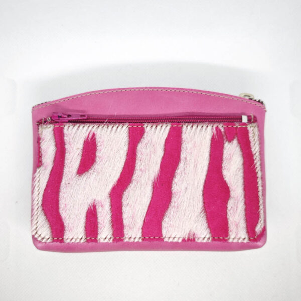 Tienda online de artículos hechos a mano en cuero y piel. Artesanos del cuero. Monedero de señora de piel, con piel de pelo IMG 20250801 101008 Monedero de piel rosa