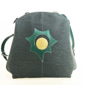 Mochila de piel verde botella