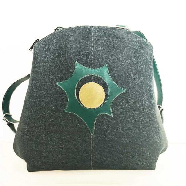 Mochila de piel verde botella