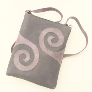Bolso bandolera de piel gris