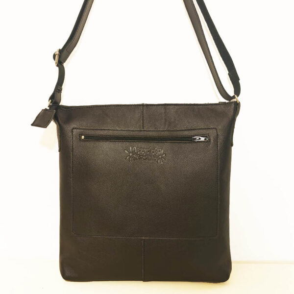 Tienda online de artículos hechos a mano en cuero y piel. Artesanos del cuero. Bolso bandolera con bolsillo de pelo print animal Imagen de WhatsApp 2025 09 01 a las 09.11.32 4df2935d Imagen de WhatsApp 2025 09 01 a las 09.11.32 4df2935d Tienda online Artesanos del cuero. Artesanía en cuero y piel.