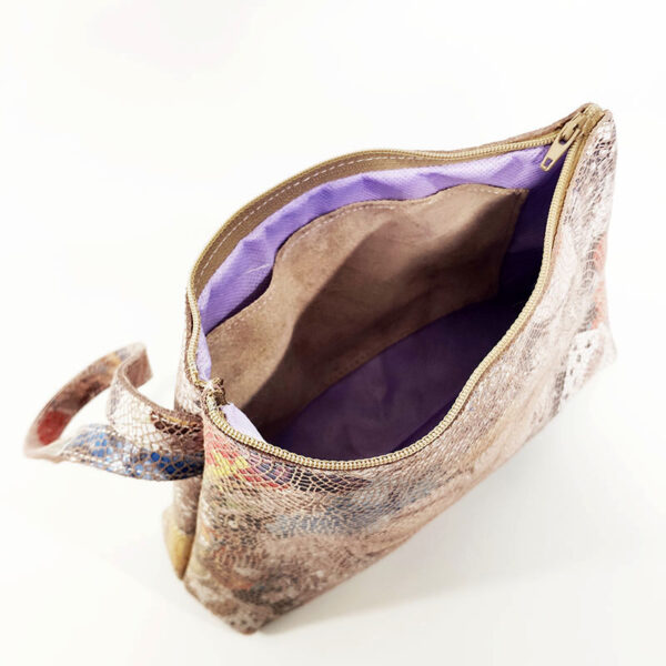 Tienda online de artículos hechos a mano en cuero y piel. Artesanos del cuero. Bolso trapecio de mano IMG 20210310 130550 Bolso de mano de piel mosaico