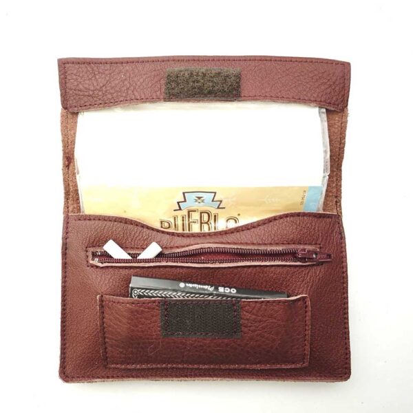 Tienda online de artículos hechos a mano en cuero y piel. Artesanos del cuero. Funda de piel para tabaco de liar IMG 20251114 084133 Bolsa tabaco granate
