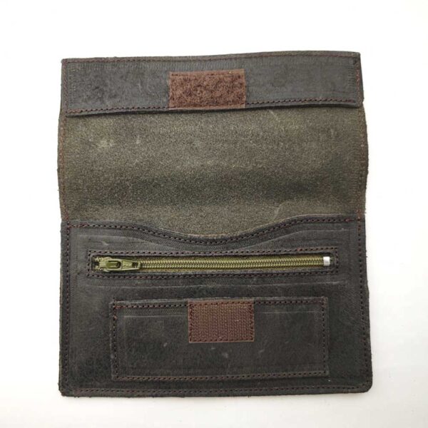 Tienda online de artículos hechos a mano en cuero y piel. Artesanos del cuero. Funda de piel para tabaco de liar IMG 20251114 084320 Bolsa tabaco verde old