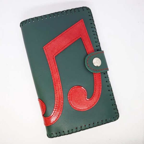 Tienda online de artículos hechos a mano en cuero y piel. Artesanos del cuero. Monedero billetero Músic Imagen de WhatsApp 2025 11 03 a las 09.31.34 710e86e3 Cartera billetero de piel verde/rojo