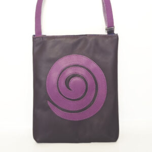 Bolso de piel morado