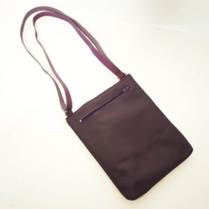 Bolso de piel morado