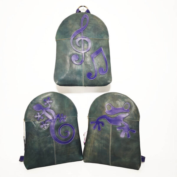 Tienda online de artículos hechos a mano en cuero y piel. Artesanos del cuero. Mochila de piel colección Aguamarina IMG 20251230 081806 Mochila de piel aguamarina