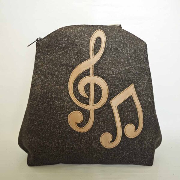 Tienda online de artículos hechos a mano en cuero y piel. Artesanos del cuero. Mochila de piel marrón IMG 20251230 120456 Mochila de piel marrón