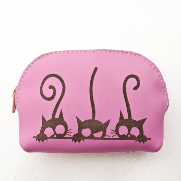 Tienda online de artículos hechos a mano en cuero y piel. Artesanos del cuero. Monedero de piel con cremallera Gatitos IMG 20260619 114914 Monedero de piel rosa