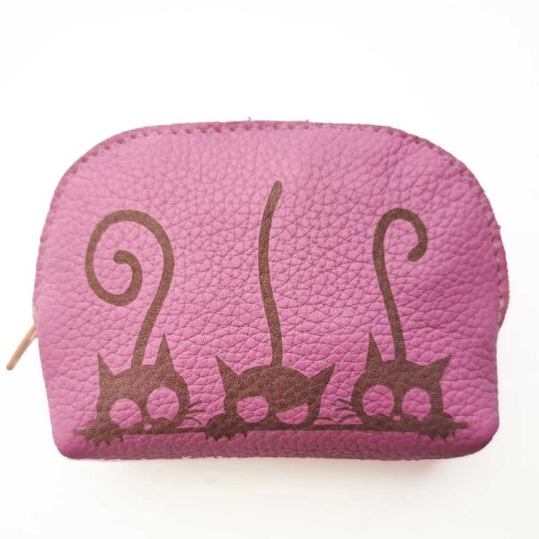 Tienda online de artículos hechos a mano en cuero y piel. Artesanos del cuero. Monedero de piel con cremallera Gatitos WhatsApp Image 2026 02 19 at 07.24.01 Monedero de piel rosa