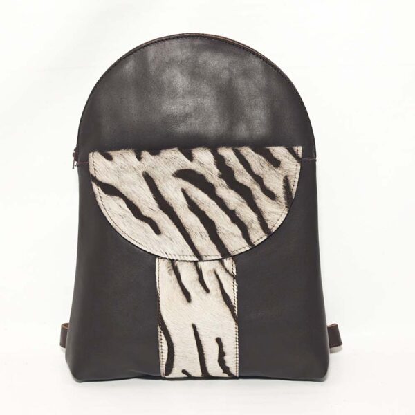 Mochila de piel marrón cebra