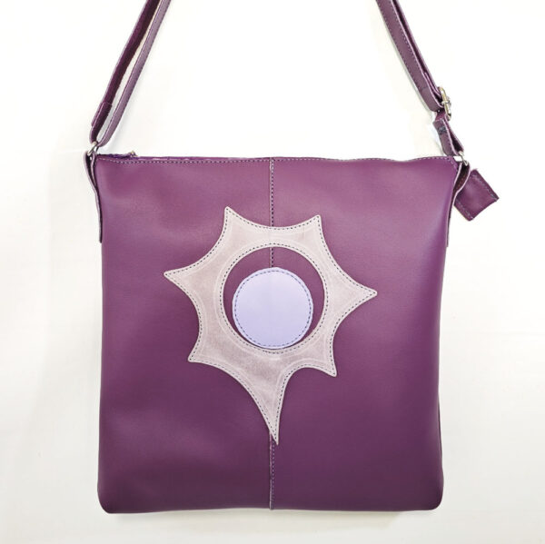 Tienda online de artículos hechos a mano en cuero y piel. Artesanos del cuero. eclipse, Bolso bandolera de piel IMG 20260522 073956 Bolso de piel morado