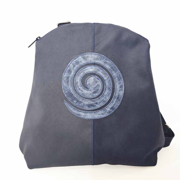 Mochila de piel azul marino