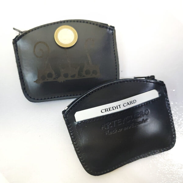 Tienda online de artículos hechos a mano en cuero y piel. Artesanos del cuero. Monedero de piel Gatitos IMG 20260714 095449 Monedero de piel negro